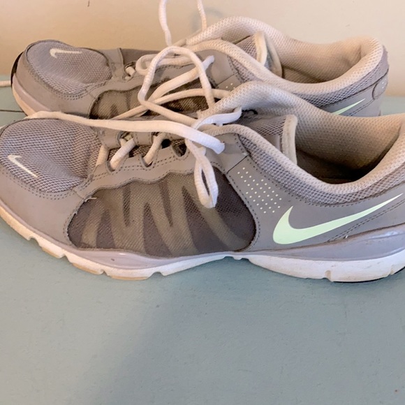 Women’s Nike Training Gym Shoes - Picture 1 of 4